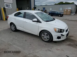 2012 Chevrolet Sonic LT z VIN 1G1JC5SH4C4186305, wystawiony jako Copart lot #58622825 z przebiegiem 185 868 mil mil oraz Czysty tytuł • Clean title. Historia ofert i sprzedaży dostępna na DreamBid. Obrazek 4.