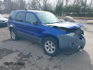 2005 Ford Escape Hybrid with VIN 1FMCU96HX5KC07148, listed as a IAAI auction lot 41741158 with 225,598 mi miles. Bid and sale history available at carsss.com. Image 1.