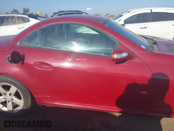 2008 Mercedes-Benz SLK-Class 3.0L with VIN WDBWK54F28F183800, listed as a IAAI auction lot 40371974 with Not Provided miles. Bid and sale history available at carsss.com. Image 13.