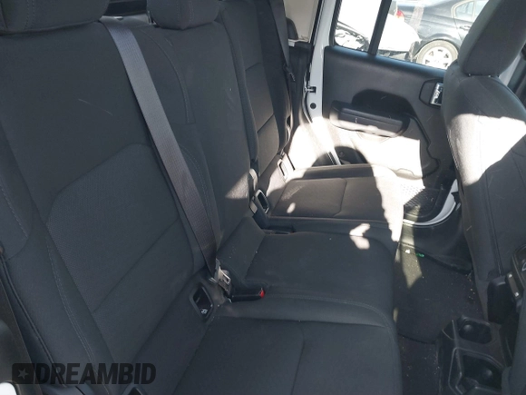 2022 Jeep Gladiator Willys with VIN 1C6HJTAG1NL117631, listed as a IAAI auction lot 41230291 with 33,463 mi miles and . Bid and sale history available at DreamBid. Image 8.