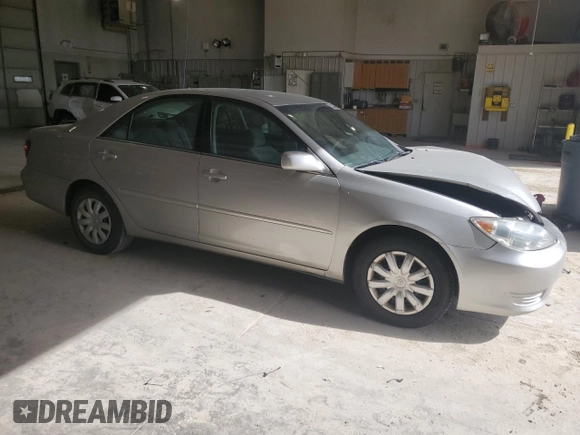 2005 Toyota Camry STD z VIN 4T1BE32K75U044292, wystawiony jako Copart lot #55299475 z przebiegiem 200 449 mil mil oraz Szkoda całkowita • Salvage title. Historia ofert i sprzedaży dostępna na DreamBid. Obrazek 4.