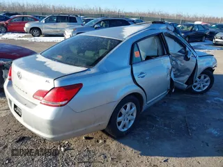2005 Toyota Avalon XL z VIN 4T1BK36B75U058972, wystawiony jako IAAI lot #41401301 z przebiegiem 155 490 mil mil oraz . Historia ofert i sprzedaży dostępna na DreamBid. Obrazek 4.