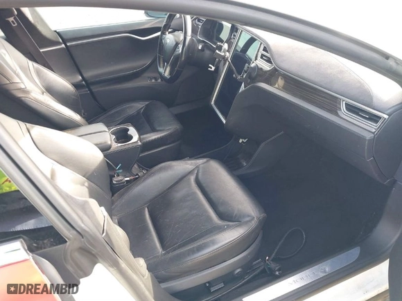2014 Tesla Model S P85D with VIN 5YJSA1H28EFP69162, listed as a IAAI auction lot 41658356 with 93,254 mi miles. Bid and sale history available at carsss.com. Image 5.