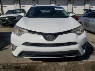2018 Toyota RAV4 XLE with VIN 2T3WFREV4JW481238, listed as a Copart auction lot 43593035 with 78,028 mi miles and Salvage Title. Bid and sale history available at carsss.com. Image 5.