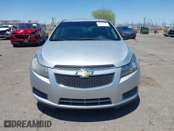 2014 Chevrolet Cruze LS z VIN 1G1PA5SH6E7448472, wystawiony jako IAAI lot #42428958 z przebiegiem 105 872 mil mil oraz . Historia ofert i sprzedaży dostępna na DreamBid. Obrazek 12.