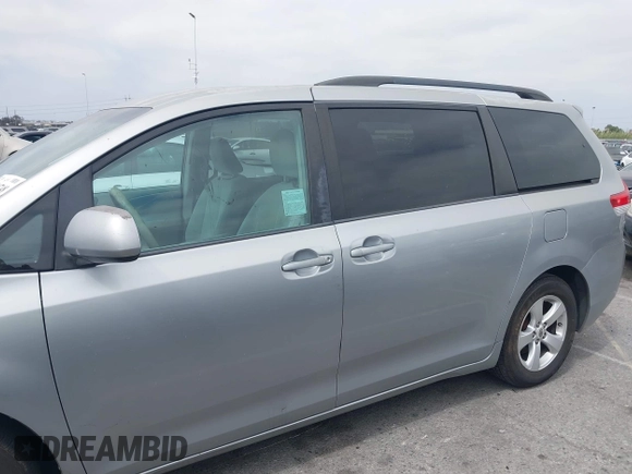 2011 Toyota Sienna LE AAS with VIN 5TDKK3DC0BS119045, listed as a IAAI auction lot 42184748 with 196,607 mi miles. Bid and sale history available at carsss.com. Image 14.