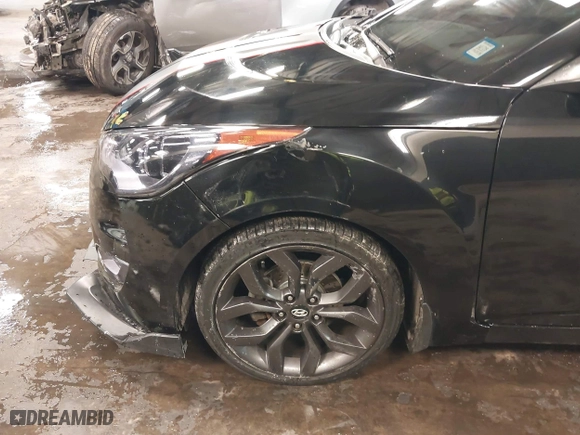 2015 Hyundai Veloster RE:FLEX with VIN KMHTC6AD2FU223615, listed as a IAAI auction lot 41388773 with 111,381 mi miles. Bid and sale history available at carsss.com. Image 17.