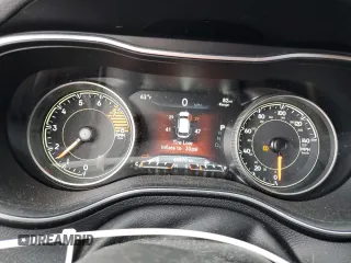 2019 Jeep Cherokee Limited z VIN 1C4PJMDX2KD351644, wystawiony jako Copart lot #55342865 z przebiegiem 65 570 mil mil oraz Szkoda całkowita • Salvage title. Historia ofert i sprzedaży dostępna na DreamBid. Obrazek 9.