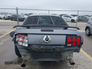2006 Ford Mustang GT Deluxe z VIN 1ZVHT82H065132924, wystawiony jako IAAI lot #42402048 z przebiegiem 146 526 mil mil oraz . Historia ofert i sprzedaży dostępna na DreamBid. Obrazek 17.