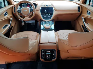 2023 Aston Martin DBX 707 z VIN SD7VUJBW4PTV06800, wystawiony jako Copart lot #79056214 z przebiegiem 6575 mil mil oraz Nie do naprawy. Historia ofert i sprzedaży dostępna na DreamBid. Obrazek 8.