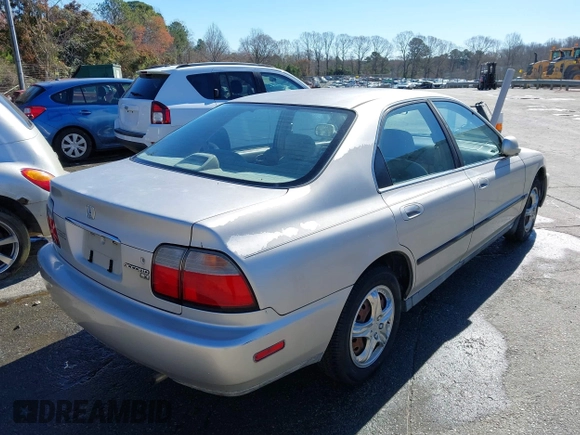 1997 Honda Accord LX z VIN 1HGCD5639VA006625, wystawiony jako IAAI lot #41847843 z przebiegiem 210 800 mil mil oraz . Historia ofert i sprzedaży dostępna na DreamBid. Obrazek 4.