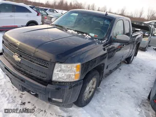2010 Chevrolet Silverado 1500 LT with VIN 1GCSKSE33AZ121362, listed as a IAAI auction lot 41554626 with 232,076 mi miles. Bid and sale history available at carsss.com. Image 2.