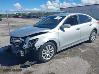 2015 Nissan Altima 2.5 with VIN 1N4AL3AP1FN392092, listed as a IAAI auction lot 41666884 with 88,888 mi miles. Bid and sale history available at carsss.com. Image 2.