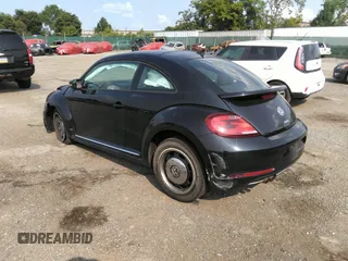 2018 Volkswagen Beetle S z VIN 3VWFD7ATXJM705321, wystawiony jako IAAI lot #40118047 z przebiegiem Nie podano mil oraz . Historia ofert i sprzedaży dostępna na DreamBid. Obrazek 3.