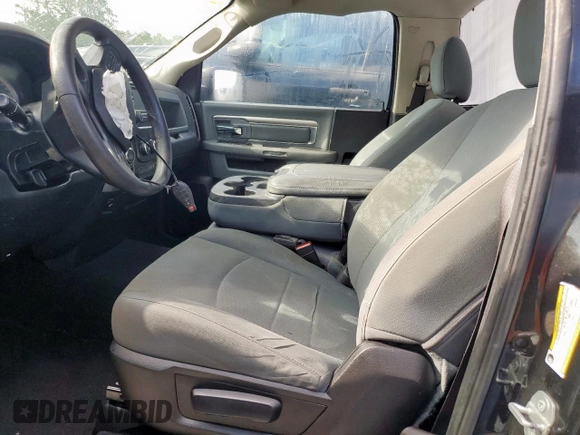 2017 Ram 1500 Tradesman z VIN 3C6JR6AG4HG636931, wystawiony jako Copart lot #60932795 z przebiegiem 157 961 mil mil oraz Szkoda całkowita • Salvage title. Historia ofert i sprzedaży dostępna na DreamBid. Obrazek 7.