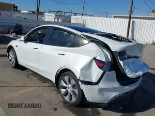 2021 Tesla Model Y Standard Range z VIN 5YJYGDED4MF162982, wystawiony jako IAAI lot #41378674 z przebiegiem 60 267 mil mil oraz . Historia ofert i sprzedaży dostępna na DreamBid. Obrazek 3.