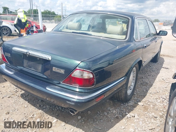 1999 Jaguar XJ with VIN SAJKD6048XC869099, listed as a IAAI auction lot 42761055 with 124,326 mi miles and . Bid and sale history available at DreamBid. Image 4.