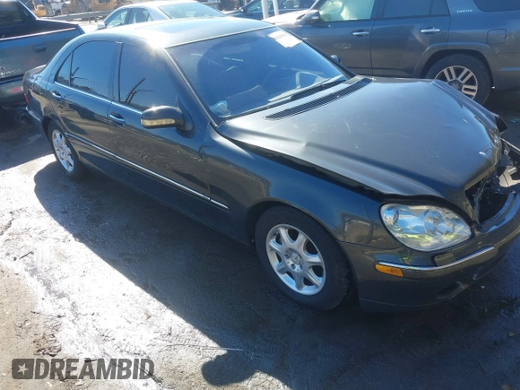 2002 Mercedes-Benz S-Class 4.3L with VIN WDBNG70J42A269648, listed as a IAAI auction lot 41634588 with 141,894 mi miles. Bid and sale history available at carsss.com. Image 1.
