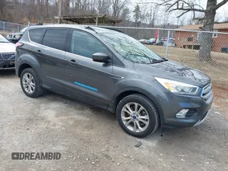 2017 Ford Escape SE z VIN 1FMCU9GD9HUE17311, wystawiony jako IAAI lot #41649656 z przebiegiem 174 712 mil mil oraz . Historia ofert i sprzedaży dostępna na DreamBid. Obrazek 1.