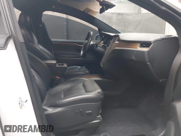 2020 Tesla Model X Long Range with VIN 5YJXCDE22LF305223, listed as a IAAI auction lot 41989862 with 48,309 mi miles. Bid and sale history available at carsss.com. Image 5.