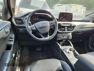 2020 Ford Escape SEL with VIN 1FMCU0H66LUB14443, listed as a IAAI auction lot 42677911 with 39,566 mi miles and . Bid and sale history available at DreamBid. Image 13.