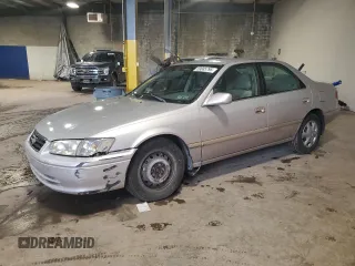 2001 Toyota Camry CE z VIN 4T1BG22K91U101946, wystawiony jako Copart lot #59685795 z przebiegiem 99 347 mil mil oraz Szkoda całkowita • Salvage title. Historia ofert i sprzedaży dostępna na DreamBid. Obrazek 1.