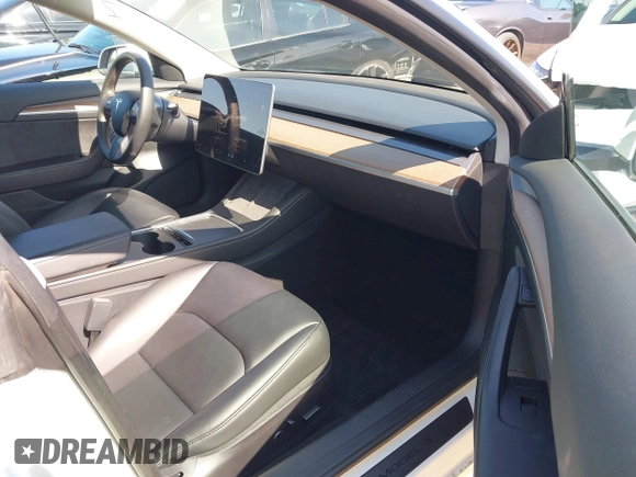 2023 Tesla Model 3 z VIN 5YJ3E1EA5PF401237, wystawiony jako IAAI lot #42520423 z przebiegiem 45 262 mil mil oraz . Historia ofert i sprzedaży dostępna na DreamBid. Obrazek 5.