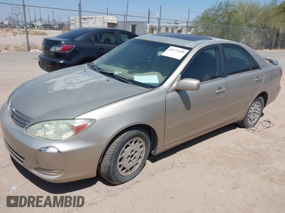 2004 Toyota Camry LE z VIN 4T1BE32K14U321470, wystawiony jako IAAI lot #42177255 z przebiegiem 256 194 mil mil oraz . Historia ofert i sprzedaży dostępna na DreamBid. Obrazek 2.