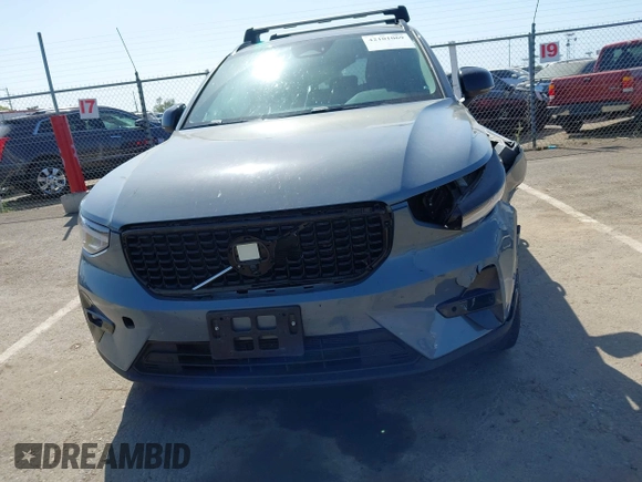 2023 Volvo XC40 Ultimate Dark Theme z VIN YV4L12UX9P2060819, wystawiony jako IAAI lot #42101069 z przebiegiem 24 171 mil mil oraz . Historia ofert i sprzedaży dostępna na DreamBid. Obrazek 12.