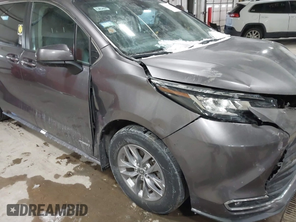 2021 Toyota Sienna XLE with VIN 5TDYSKFC4MS031961, listed as a IAAI auction lot 41601788 with 56,640 mi miles. Bid and sale history available at carsss.com. Image 17.