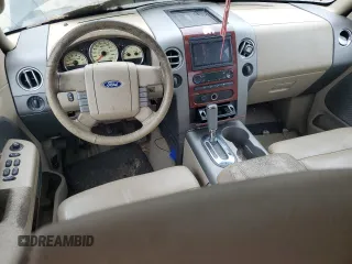 2006 Ford F-150 XLT z VIN 1FTPW14556FA18038, wystawiony jako Copart lot #61003485 z przebiegiem Nie podano mil oraz Czysty tytuł • Clean title. Historia ofert i sprzedaży dostępna na DreamBid. Obrazek 8.