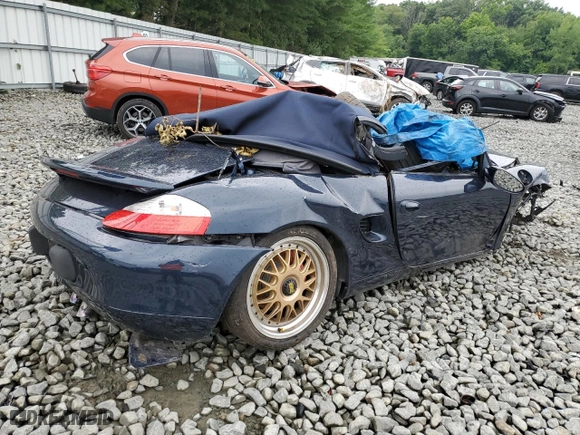 2000 Porsche Boxster S with VIN WP0CB2980YU660930, listed as a Copart auction lot 61270324 with 0 mi miles and Salvage Title. Bid and sale history available at carsss.com. Image 3.
