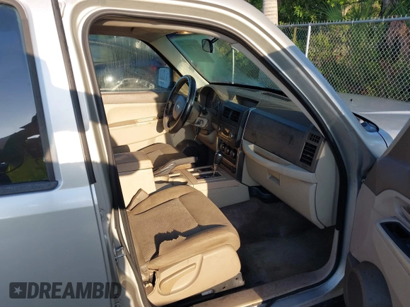 2008 Jeep Liberty Sport with VIN 1J8GP28K88W171737, listed as a IAAI auction lot 41872857 with 220,685 mi miles. Bid and sale history available at carsss.com. Image 5.