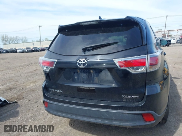 2016 Toyota Highlander XLE z VIN 5TDJKRFH3GS269861, wystawiony jako IAAI lot #42199493 z przebiegiem 94 237 mil mil oraz . Historia ofert i sprzedaży dostępna na DreamBid. Obrazek 16.