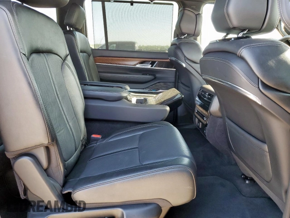 2024 Jeep Grand Wagoneer with VIN 1C4SJSEP6RS112360, listed as a Copart auction lot 62019425 with 33,744 mi miles and Clean title. Bid and sale history available at DreamBid. Image 10.