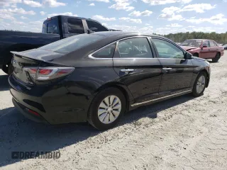 2016 Hyundai Sonata Hybrid SE with VIN KMHE24L11GA031365, listed as a Copart auction lot 70527263 with 104,348 mi miles. Bid and sale history available at carsss.com. Image 3.