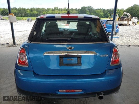 2011 MINI Hardtop with VIN WMWSU3C52BT252207, listed as a Copart auction lot 62735905 with 121,121 mi miles and Salvage title. Bid and sale history available at DreamBid. Image 6.