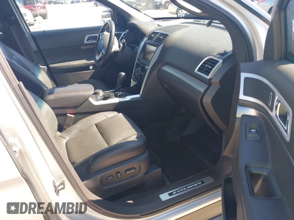 2014 Ford Explorer Sport z VIN 1FM5K8GT9EGA14259, wystawiony jako IAAI lot #42607836 z przebiegiem 83 178 mil mil oraz . Historia ofert i sprzedaży dostępna na DreamBid. Obrazek 5.