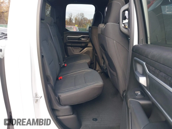 2022 Ram 1500 Big Horn z VIN 1C6SRFBT7NN375197, wystawiony jako IAAI lot #40824095 z przebiegiem 91 751 mil mil oraz . Historia ofert i sprzedaży dostępna na DreamBid. Obrazek 8.
