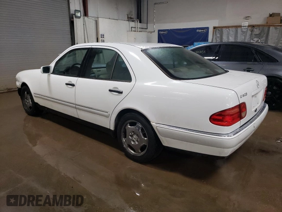 1997 Mercedes-Benz E-Class with VIN WDBJF72F6VA263199, listed as a Copart auction lot 43445715 with 121,444 mi miles and Salvage Title. Bid and sale history available at carsss.com. Image 2.