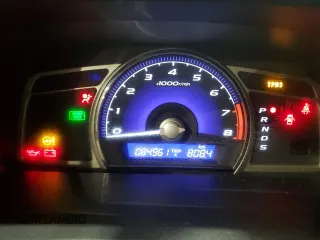 2008 Acura CSX Premium z VIN 2HHFD56718H202088, wystawiony jako Copart lot #43937255 z przebiegiem 84 961 mil mil oraz Szkoda całkowita • Salvage title. Historia ofert i sprzedaży dostępna na DreamBid. Obrazek 9.