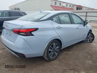 2024 Nissan Versa SV z VIN 3N1CN8EV0RL901518, wystawiony jako IAAI lot #41935491 z przebiegiem 15 873 mil mil oraz . Historia ofert i sprzedaży dostępna na DreamBid. Obrazek 4.