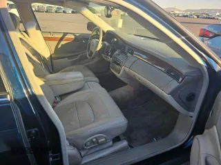 2004 Cadillac DeVille z VIN 1G6KD54Y64U133194, wystawiony jako Copart lot #82262914 z przebiegiem 148 721 mil mil oraz Czysty tytuł • Clean title. Historia ofert i sprzedaży dostępna na DreamBid. Obrazek 5.