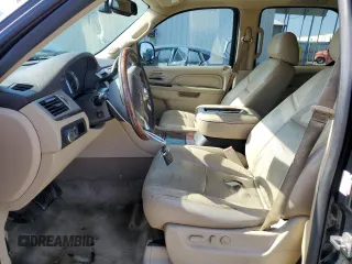 2014 Cadillac Escalade Luxury z VIN 1GYS3BEFXER211230, wystawiony jako Copart lot #54867095 z przebiegiem 274 976 mil mil oraz Szkoda całkowita • Salvage title. Historia ofert i sprzedaży dostępna na DreamBid. Obrazek 7.