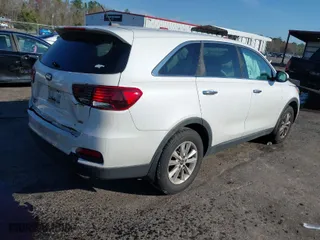 2020 Kia Sorento L with VIN 5XYPG4A39LG675435, listed as a IAAI auction lot 41675823 with 96,019 mi miles. Bid and sale history available at carsss.com. Image 4.