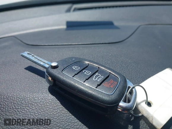 2018 Hyundai Tucson SE with VIN KM8J23A47JU820356, listed as a IAAI auction lot 42016418 with 110,138 mi miles. Bid and sale history available at carsss.com. Image 11.