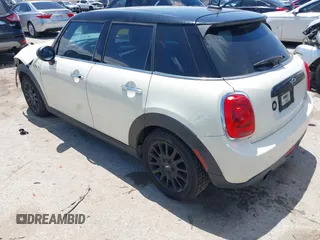 2016 MINI Hardtop 4 Door z VIN WMWXU1C50G2D08848, wystawiony jako IAAI lot #42215256 z przebiegiem 102 643 mil mil oraz . Historia ofert i sprzedaży dostępna na DreamBid. Obrazek 3.