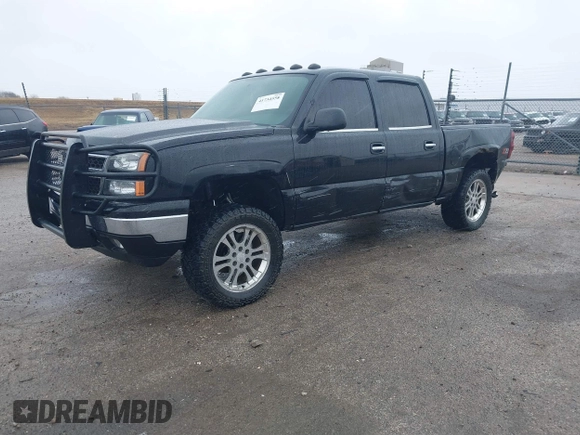 2006 Chevrolet Silverado 1500 LT1 with VIN 2GCEK13Z261356091, listed as a IAAI auction lot 41734558 with 247,209 mi miles. Bid and sale history available at carsss.com. Image 2.