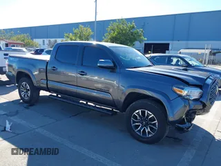 2023 Toyota Tacoma SR5 z VIN 3TYDZ5BN7PT036700, wystawiony jako IAAI lot #41265810 z przebiegiem 10 581 mil mil oraz . Historia ofert i sprzedaży dostępna na DreamBid. Obrazek 1.