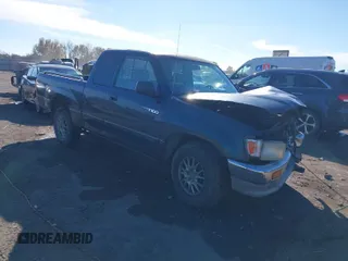 1996 Toyota T100 DX with VIN JT4TN12D4T0016257, listed as a IAAI auction lot 40964830 with 121,817 mi miles. Bid and sale history available at carsss.com. Image 1.